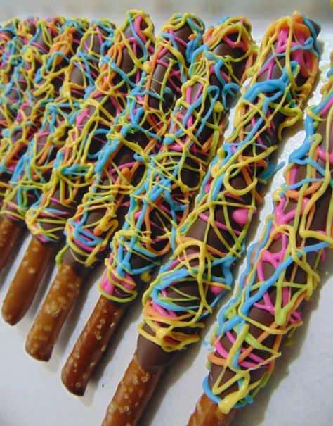 Neon Chocolate Covered Pretzel Rods To see more visit Marie Grahams on Etsy.com Neon Chocolate Covered Pretzels, Rainbow Dipped Pretzels, Glow In The Dark Chocolate Covered Pretzels, 90s Dessert Ideas, 90s Theme Candy Table, Neon Rice Krispy Treats, 80s Party Desserts, Neon Desserts Glow Party, Neon Chocolate Covered Strawberries