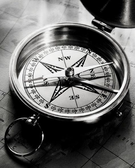 Compass And Map Tattoo, Compass Clock, Map Compass, Compass Tattoo Design, Vintage Compass, Map Tattoos, Tattoo Zeichnungen, Nautical Tattoo, A Compass