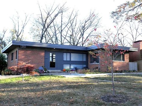 This mid-century brick home (1953) designed by Wright apprentice Ben Dombar, Cincinnati Ohio is a great example of how you can update a modern home WITHOUT painting the brick Mid Century Modern Curb Appeal, Brick Ranch Exterior, Mid Century House Exterior, Painted Brick Ranch, Mid Century Modern House Exterior, Red Brick House Exterior, Red Brick Exteriors, Modern Brick House, Brick House Exterior