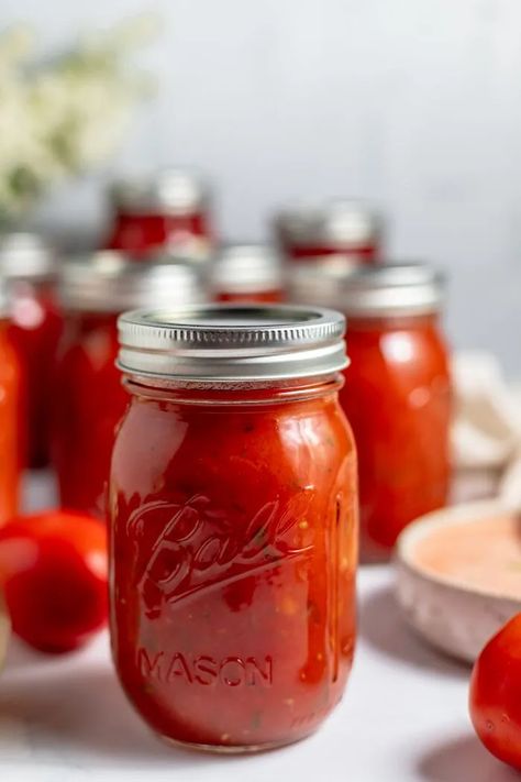 Canning Tomato Soup - The Frugal Farm Wife Canning Tomato Soup, Tomato Canning Recipes, Easy Canning Recipes, Canning Recipes For Beginners, Tomato Canning, Canning Tomatoes Recipes, Homemade Pasta Sauce, Healthy Comfort Food Recipes, Easy Canning