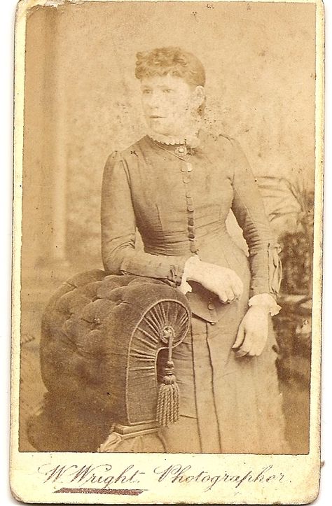 Shame her face is a bit faded, Photographers W.Wright Bethnal Green Road, London..bought this in the Isle of Wight....f33 IW Hairstyles 1900, 19th Century Hair, Vintage Hair Styles, 1889 Fashion, Historical Hairstyles, Edwardian Hairstyles, Victorian Photography, 20th Century Women, Women With Short Hair