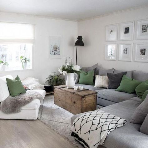 Modern Farmhouse Living Room Decor, Farmhouse Living Room Furniture, Farmhouse Living Room Decor Ideas, Modern Farmhouse Living, Sala Grande, Green Couch, Small Apartment Living Room, Modern Farmhouse Living Room, Farmhouse Living Room