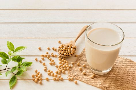 10 Protein Shake Recipes That Actually Help With Weight Loss! - Almased Soy Milk Benefits, Menu Sarapan Sehat, Milk Benefits, Milk Nutrition, Healthy Milk, Berbuka Puasa, Soy Recipes, Air Kelapa, Soy Beans