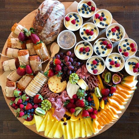 Brunch Boards, Platter Boards, Grazing Platter Ideas, Brekkie Ideas, Grazing Board Ideas, Yoga Event, Bday Brunch, Grazing Platter, Spa Food