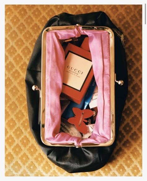 Fashion Still Life, Vogue Beauty, American Painting, In My Bag, Vogue Italia, Secret Life, Creative Direction, Photo Images, My Bag