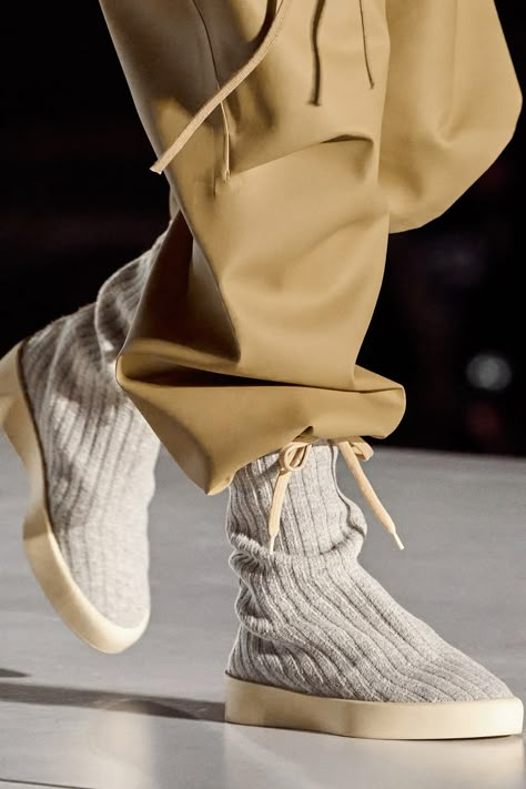 2022-2023 Mens Fall Winter Boots, Adidas Fear Of God, Fear Of God 101 Sneaker, Fear Of God Nike, Fear Of God Shoes, Puffer Boots, Fear Of God Menswear, Jerry Lorenzo, Skateboarding Tricks