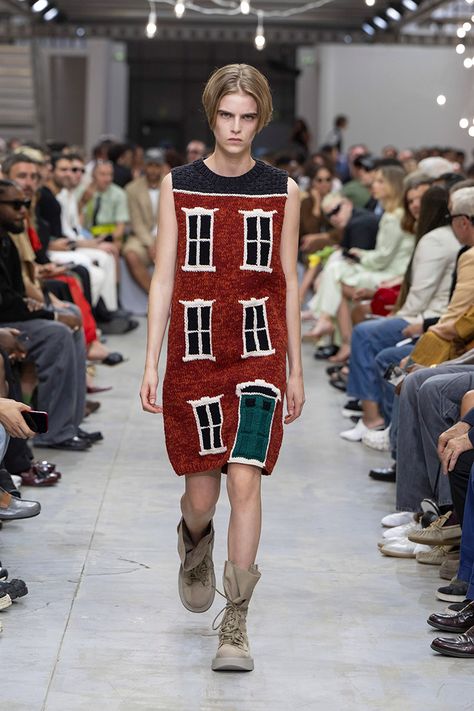 Surreal Fusion: JW Anderson Spring Summer 2025 Collection Jw Anderson Aesthetic, Knitted Fashion, Summer 2025, Armani Prive, Fashion Aesthetics, Viktor & Rolf, J W Anderson, Roland Mouret, Photographer Branding