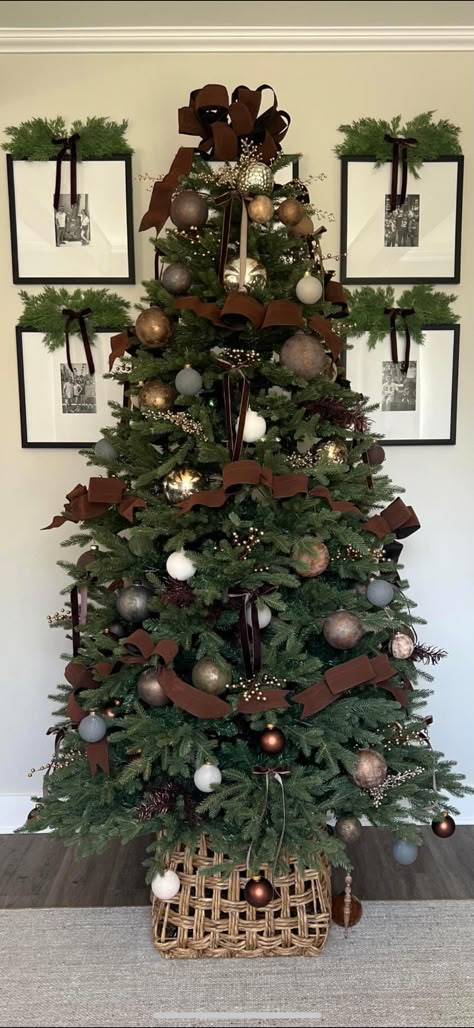 Christmas Tree Inspo, Christmas Dreaming, Christmas Tree Decorating Themes, Cozy Christmas Decor, Neutral Christmas Decor, Neutral Christmas, Country Christmas Decorations, Christmas Decor Inspiration, Christmas Themes Decorations