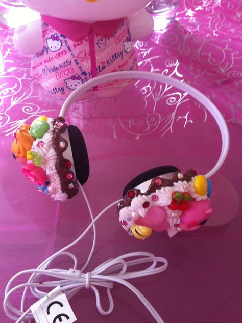 Decoden Projects, Decoden Ideas, Decoden Diy, Decoden Case, Head Phones, Cute Headphones, Kawaii Crafts, Kawaii Stuff, Kawaii Shop