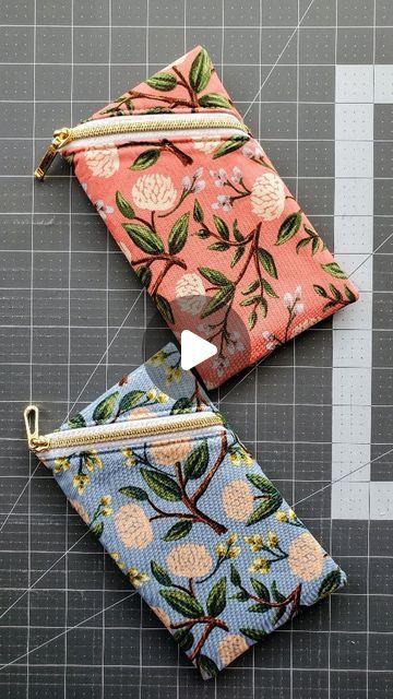 Muriel Corbierre on Instagram: "Alright, here's your tutorial for a birthed pouch. I'm starting the video right after the zipper and zipper pull have been installed, check my reel from 2 days ago if you need the beginning. You can use whatever dimensions you want and whatever diagonal you want, it all works the same." Faux Leather Zipper Pouch Tutorial, Fabric Zipper Pulls, Diagonal Zipper Pouch Pattern, Diagonal Zipper Pouch, Zipper Pulls Diy, Quilted Pouches, Pouches To Sew, Pouches Design, Diy Pouch Bag