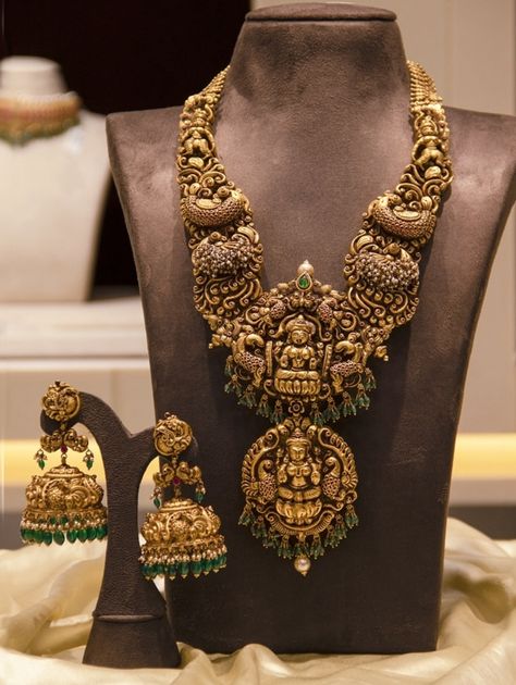 Bridal Gold Long Haram Designs, Bridal Antique Jewellery Sets, Nakshi Jewellery Antiques, Middle Haram Gold Designs Latest, Antique Pendants Gold Indian, Gold Jewelry Haram, Wedding Jewellery Collection For Bride, Temple Jewelry Necklace Antique Gold, Long Necklace Gold Indian Bridal