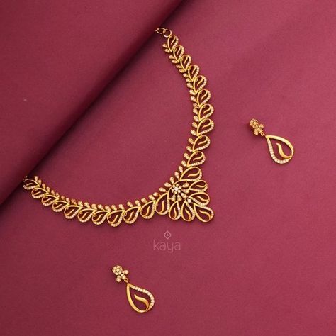 Modern Gold Jewelry Sets Simple, Small Gold Necklace Indian Jewellery Designs, Gold Necklaces Women Indian, Small Necklace Gold Indian, Simple Necklace Designs, Unique Gold Jewelry Designs, Indian Wedding Jewelry Sets, Delicate Gold Jewelry, Bridal Necklace Designs