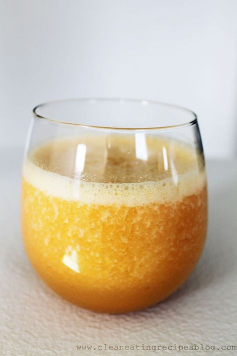 Clean Eating Recipe – Cantaloupe Banana Smoothie | Clean Eating Recipes Green Smootie, Cutie Oranges, Orange Carrot Juice, Clean Eating Recipe, Healthy Desserts Easy, Carrot Juice, Smoothie Shakes, Breakfast Smoothies, Yummy Smoothies