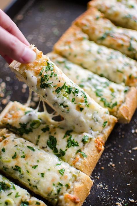 Garlic Bread Appetizer, Cheesy Garlic Bread Recipe, Pizza Roll, Garlic Bread Recipe, Cheesy Garlic Bread, Perfect Appetizers, Challah, Bread Recipes Homemade, Breakfast Casserole