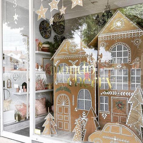 Mondocherry (@mondocherry) • Instagram photos and videos Christmas Window Display Ideas, Christmas Window Ideas, Christmas Shop Displays, Christmas Store Displays, Winter Window Display, Holiday Retail, Christmas Window Displays, Christmas Shop Window, Xmas Window