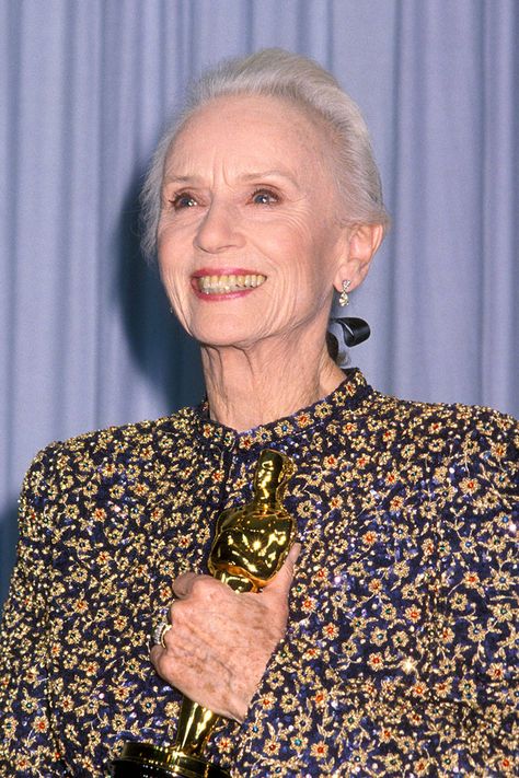 Jessica Tandy, 1990 Jessica Tandy, Oscar Awards, Best Actress Oscar, Oscar Gowns, Driving Miss Daisy, Oscar Fashion, Oscar Award, Growing Older, Academy Award Winners