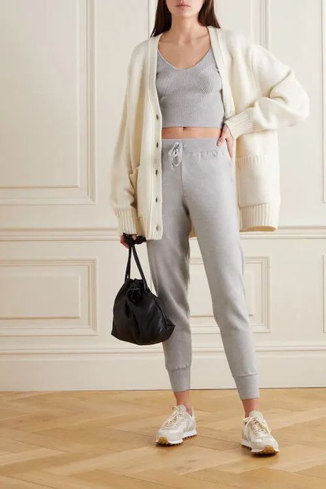 What To Wear With Grey Sweatpants, Grey Sweatpants Outfit, Gray Sweatpants Outfit, Chic Athleisure, Sweatpants Outfit Ideas, Sweatpants Outfits, Sweatpants Outfit, Joggers Outfit, Grey Sweatpants