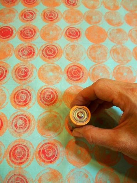 Print fabric with a battery and milk bottle top – Recycled Crafts Modern Fabric Patterns, Gelli Prints, Fabric Stamping, Gelli Printing, Stamp Printing, Bottle Top, Gelli Plate, Fabric Printing, Stamping Ideas