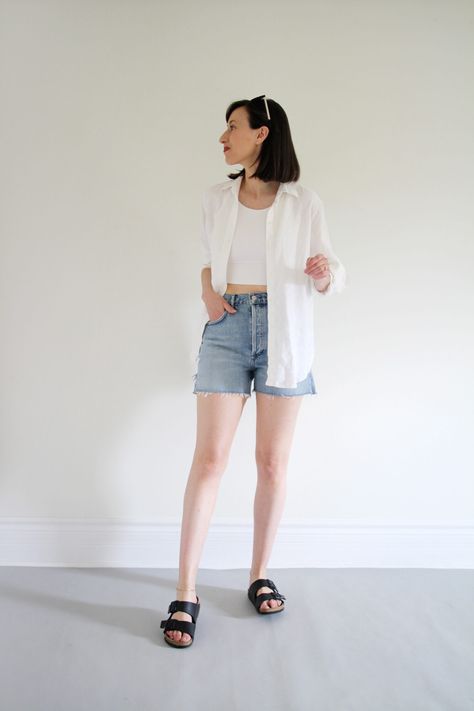 Cool Shorts Outfits For Women, Simple Outfit For Women, Travel Shorts Outfits, Simple Short Outfits, Beach Outfit With Shorts, Summer Outfit For Short Women, Go To The Beach Outfit, Short Ideas Outfit, Beach Casual Outfits Women