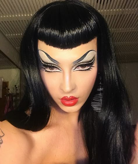 Kendall Jenner Halloween, Drag Ideas, Violet Chachki, Drag Make-up, Drag Queen Outfits, Drag Queen Makeup, Queen Makeup, Drag Makeup, Cool Makeup Looks