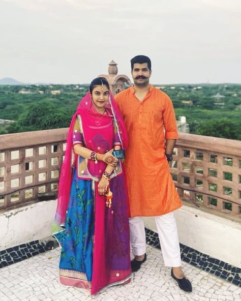 Banna Baisa Pic, Rajasthani Pose, Rajastani Attire, Baisa Pic, Rajputana Dress, Rajput Poshak, Rajputana Culture, Rajputi Culture, Rajasthani Bride