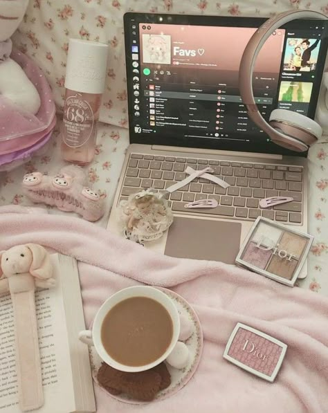 Pink Study, Wallpers Pink, Pink Academia, Coquette Vibes, Girl Therapy, 17k Followers, Soft Pink Theme, Pink Lifestyle, Pretty Pink Princess