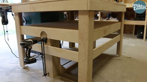 DIY Adjustable Height Table - Album on Imgur Worktable Design, Adjustable Height Work Table, Desk Easel, Adjustable Height Workbench, Workbench Height, Height Tips, Industrial Workbench, Workbench Ideas, Woodworking Bench Plans