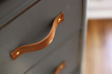 The DIY Leather Handles You Need to Make for Your Drawers - Red Leaf Style Handles For Dressers, Diy Kitchen Cabinet Handles, Diy Dresser Handles, Diy Dresser Pulls, Leather Kitchen Pulls, Leather Handles Diy, Leather Handles, Kitchen Leather Handles, Dresser Handles Ideas