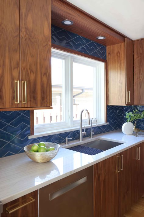 Mid Century Modern Walnut Kitchen with Cobalt Blue Accent Blue Tile Backsplash Kitchen Wood Cabinets, Mid Century Modern Kitchen Blue, Mid Century Kitchen Backsplash, Mid Century Modern Walnut Kitchen, Mid Century Wooden Kitchen, Midcentury Kitchen Remodel, Mid Century Modern Kitchen Renovation, Eichler Kitchen, Modern Walnut Kitchen