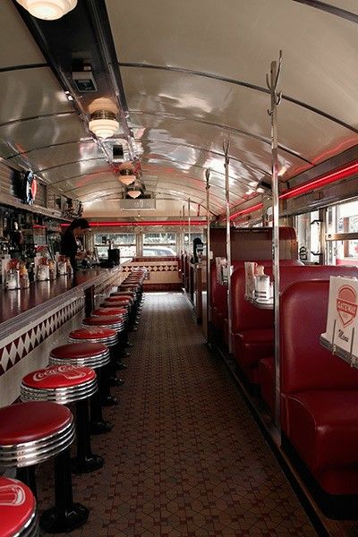 Cocktail Truck, Diner Nyc, Bus Restaurant, Location Drawing, American Diners, Loaded Potatoes, Diner Aesthetic, 1950s Diner, 50's Diner