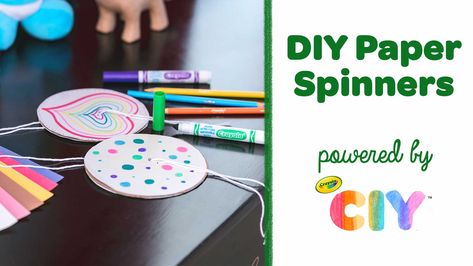 Turn cardboard and string into twirly, whirly fun using Crayola Markers and Colored Pencils. Learn how to make Paper Spinners today! Painted Kids Table, Diy Spinners, Colonial Crafts, Crayola Crafts, Paper Spinners, Safe Ideas, Spinners Diy, Paper Bat, Room Parent