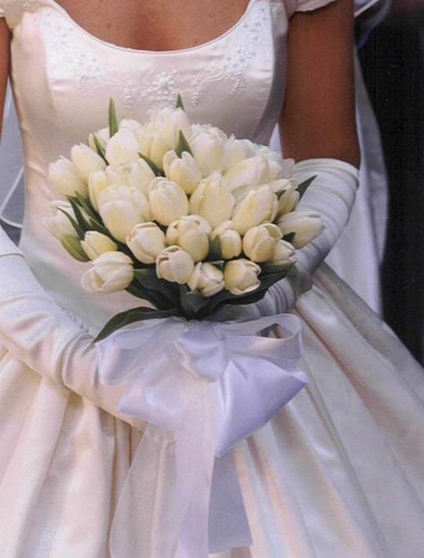 Wedding Bouquets Tulips, Tulip Bouquet Wedding, Orchid Wedding Theme, Tulip Bridal Bouquet, White Tulip Bouquet, White Orchid Bouquet, Bride Bouquets White, Carnation Wedding, Brides Flowers Bouquet