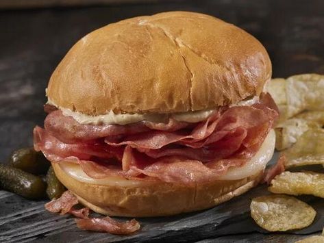 Anthony Bourdain's 5-Ingredient Mortadella Sandwich Is Too Easy To Ignore - NewsBreak Mortadella Sandwich, Pork Chop Sandwiches, Kaiser Rolls, Banh Mi Sandwich, Pastrami Sandwich, Deli Sandwiches, Seafood Market, Deli Meats, Anthony Bourdain