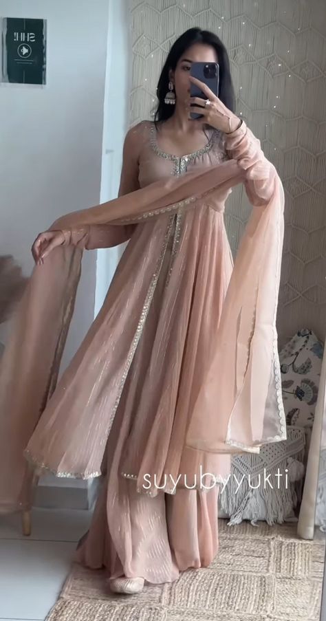 Front Open Suit Designs, Sharara Engagement Look, Plazo Saree Design, Pink Suit Designs Indian Style, Traditional Dress For Diwali, Beautiful Anarkali Dress, Suit Ideas For Women Indian Wedding, Organza Outfits Indian, Plain Suit Designs Indian Style Latest