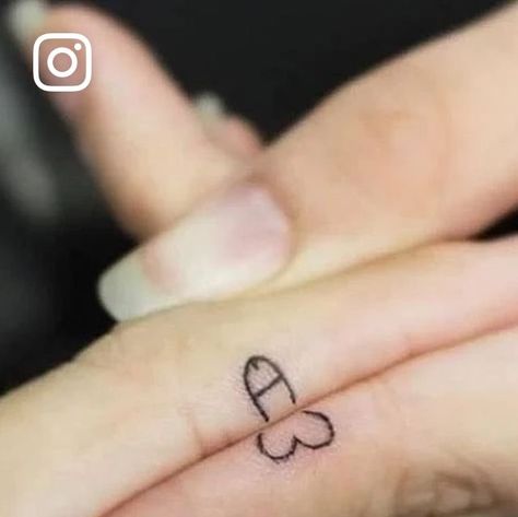 12K likes, 1,229 comments - small.tattoos le July 4, 2022: "Friendship goals tattoo idea 😂". Pascal Tattoo, Small Friendship Tattoos, Small Matching Tattoos, Matching Tats, Sibling Tattoos, Christmas Drawings, Bff Tattoos, Friendship Tattoos, Classy Tattoos