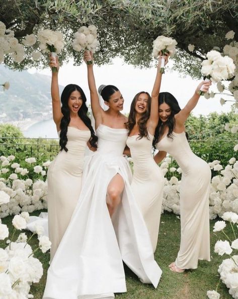 Dream Marriage, Isabelle Mathers, Venomous Snakes, White Bridesmaid, Dream Wedding Decorations, White Bridesmaid Dresses, Wedding Money, Bridesmaids Photos, Dream Wedding Ideas Dresses