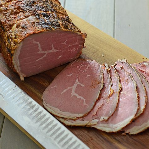 Nibble Me This: How to Make Deli Style Cajun Roast Beef Lunch Meat at Home ~ Sous Vide first then seared on hot grill. Luncheon Meat Recipe, Roast Beef Lunch, Deli Meat Recipes, Cured Meat Recipes, Homemade Sausage Recipes, Lunch Meat Recipes, Luncheon Meat, Homemade Lunch, Sous Vide Recipes