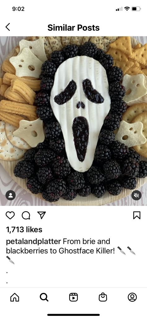 Ghostface Cheese Board, Scream Movie Charcuterie Board, Ghost Face Brie, Slasher Party Food, Ghost Face Cheese Board, Horror Movie Snack Ideas, Halloween Charcuterie Board Scream, Slasher Food Ideas, Friday The 13th Snack Ideas