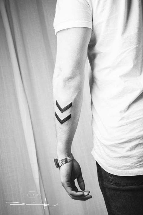 Chevron Tattoo, Herren Hand Tattoos, Band Tattoos For Men, Tiny Tattoos For Women, Forearm Band Tattoos, Band Tattoo Designs, Band Tattoos, Wrist Tattoos For Guys, Cool Forearm Tattoos