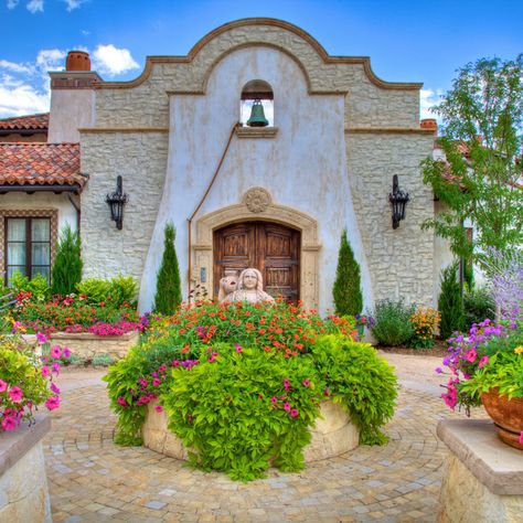 75 Stucco Exterior Home Ideas You'll Love - December, 2024 | Houzz Stucco House, Exterior Home Design, Stucco Homes, Stucco Exterior, Exterior Home, House Design Photos, December 2024, Exterior Trim, Architectural Inspiration