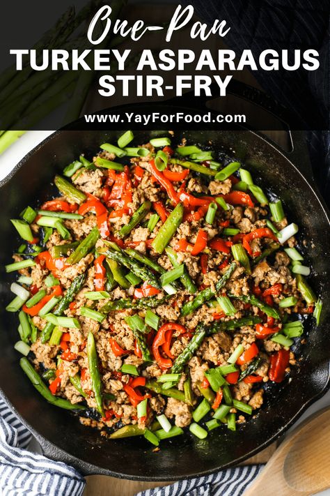 ONE-PAN TURKEY ASPARAGUS STIR-FRY - A quick and delicious one-pan stir-fry recipe made with ground turkey, earthy green asparagus, and sweet bell pepper in a flavourful soy sauce-based sauce. #dinnerrecipe #groundturkey #asparagus #stirfry #onepan #easyrecipes #quickrecipes #onepanmeals Keto Asparagus, Turkey Stir Fry, Recipes Asparagus, Best Asparagus Recipe, Asparagus Stir Fry, Asparagus Recipes Baked, Ground Turkey Recipes Healthy, Healthy Ground Turkey, Healty Dinner