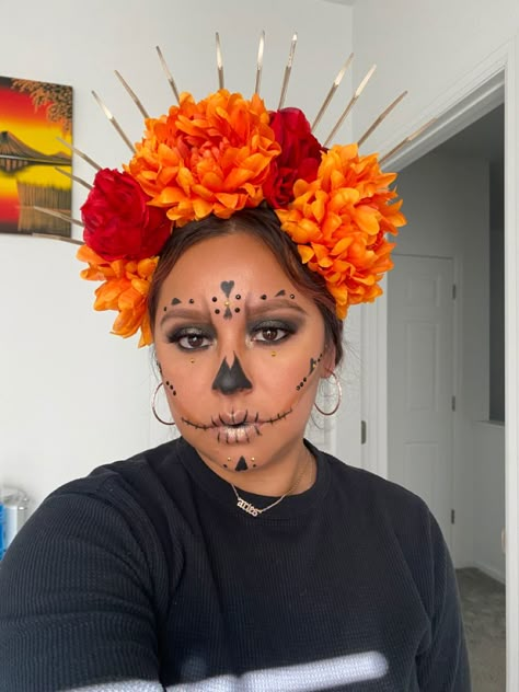 Day of the dead catrina look Catrina Diy Costume, Diy Catrina Costume, Sugar Skull Face Paint Easy, Skull Face Paint Easy, Easy Dia De Los Muertos Makeup Ideas, Easy Catrina Makeup, Simple Catrina Makeup, Dia De Los Muertos Makeup Ideas, Sugar Skull Makeup Easy