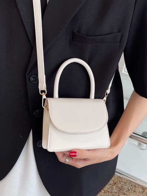 Small White Bag Outfit, Bag Product Photography, White Bag Outfit, White Mini Bag, Korean Bags, Photography Bags, Elegant Bags, Small Purse, Mini Bags