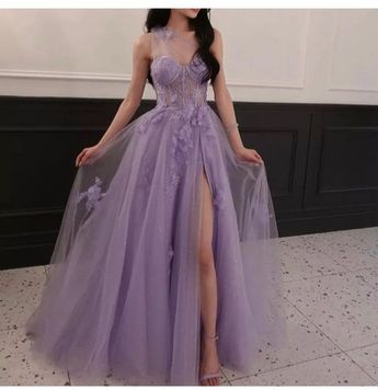 Lila Prom Dress, Purple Prom Theme, Dark Purple Dress Aesthetic, Vestidos Color Lila, Violet Prom Dresses, Periwinkle Prom Dress, Purple Dress Aesthetic, Vestido Color Lila, Dark Purple Dresses