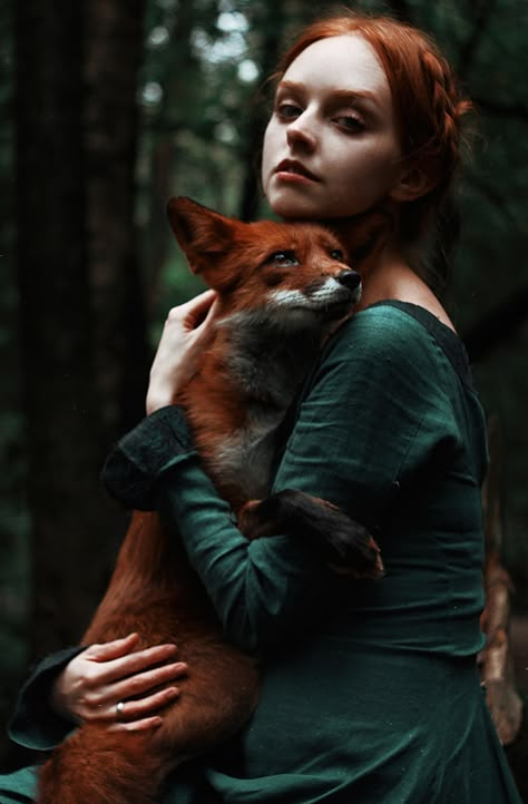 Russian Photographer's Stunning Outdoor Portrait Photography Examples Shadow Portraits, Baba Jaga, Outdoor Portrait Photography, Karakter Disney, Fantasy Photography, Outdoor Portraits, Eye Photography, Redhead Girl, Red Fox