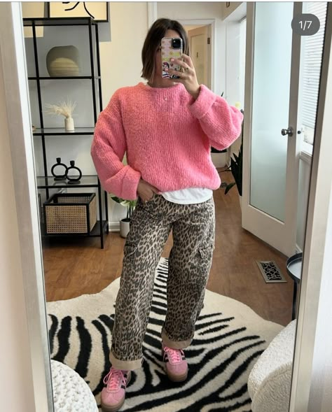 Pink Khaki Outfit, Pink And Black Shirt Outfit, Cheetah Print And Pink Outfits, Pink Button Up Sweater Outfit, Leapord Pants Styling, Cheetah Pants Outfit Winter, Styling Cheetah Pants, Fuzzy Sweatshirt Outfit, Pink And Cheetah Print Outfit