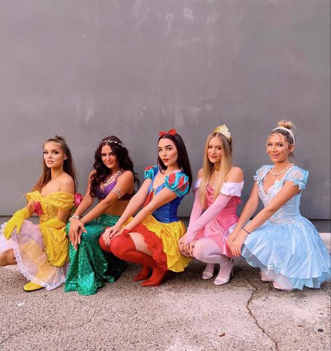 Disney Princess Group Costumes, Disney Princess Halloween Costumes, Indiana Massara, Halloween Fits, Disney Wear, Mads Lewis, Disney Princess Costumes, Matching Halloween Costumes, Bff Halloween Costumes