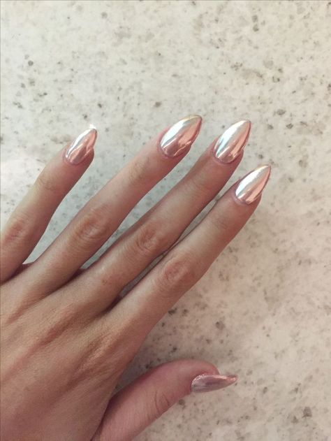 Rose gold chrome | achieved by using a melon pink base and silver chrome nail powder Nails 2017 Trends, Chrome Nails Ideas, Gold Chrome Nails, Pink Chrome Nails, Rose Gold Chrome, Chrome Nail Art, Chrome Nails Designs, Chrome Nail Powder, Nails Gold