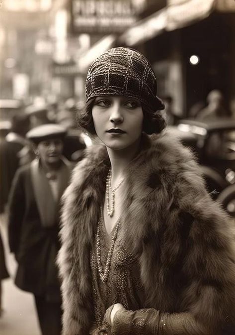 America in the 1920s | A young lady photographed in New York City, 1925. | Facebook 1920s Aesthetic, 1920s Halloween, 20s Art, 1920s Fashion Women, 1920s Photos, 1920s Women, 1920s Outfits, 1920 Fashion, 20s Fashion