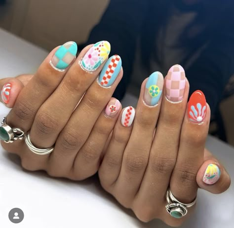 Retro Nail Ideas, Funky Spring Nails, Fun Design Nails, Pottery Nails, Wild Flower Nails, Crazy Summer Nails, Tennessee Nails, Cowboy Nails, Preppy Nails